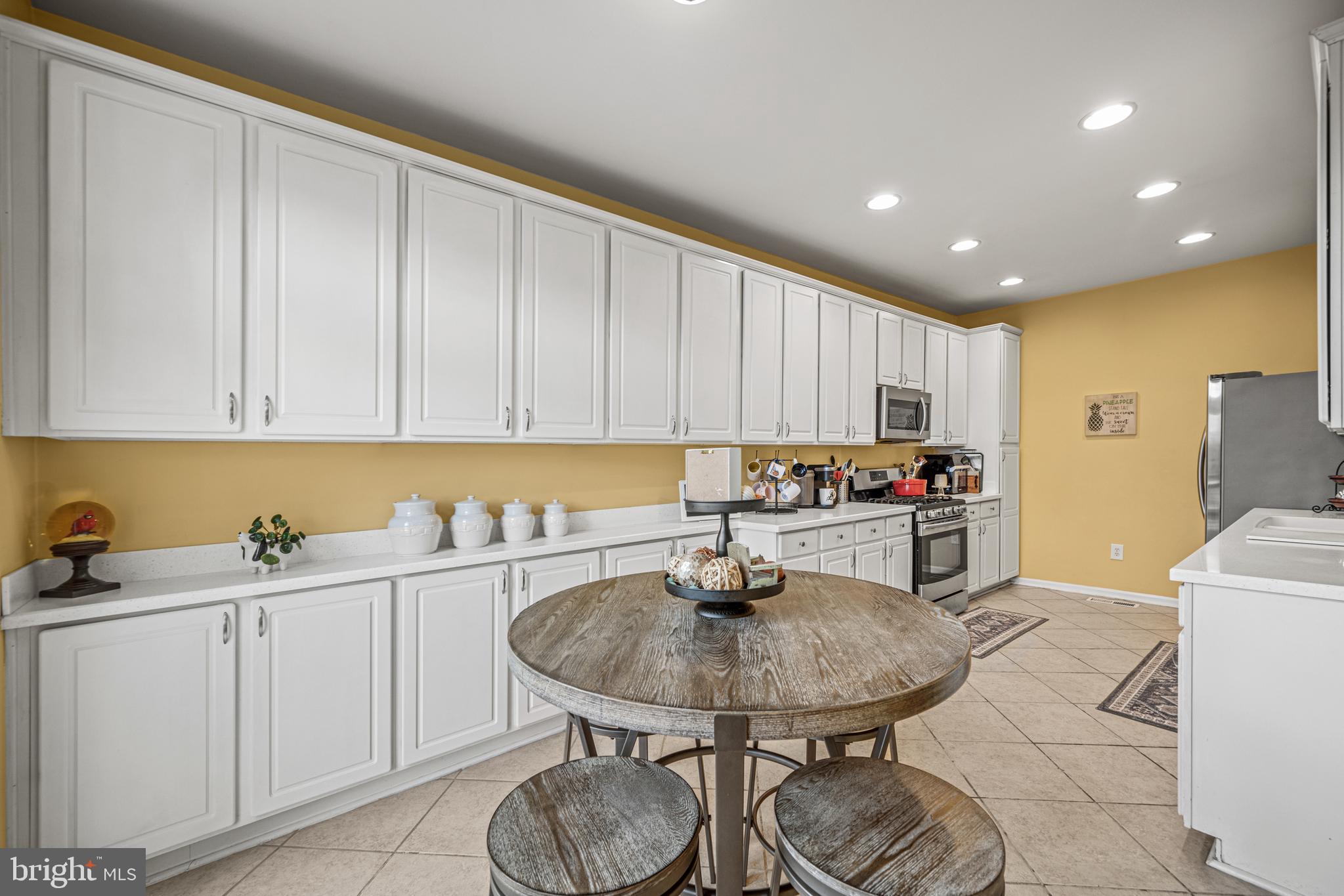 COLLEGE HILLS - Residential