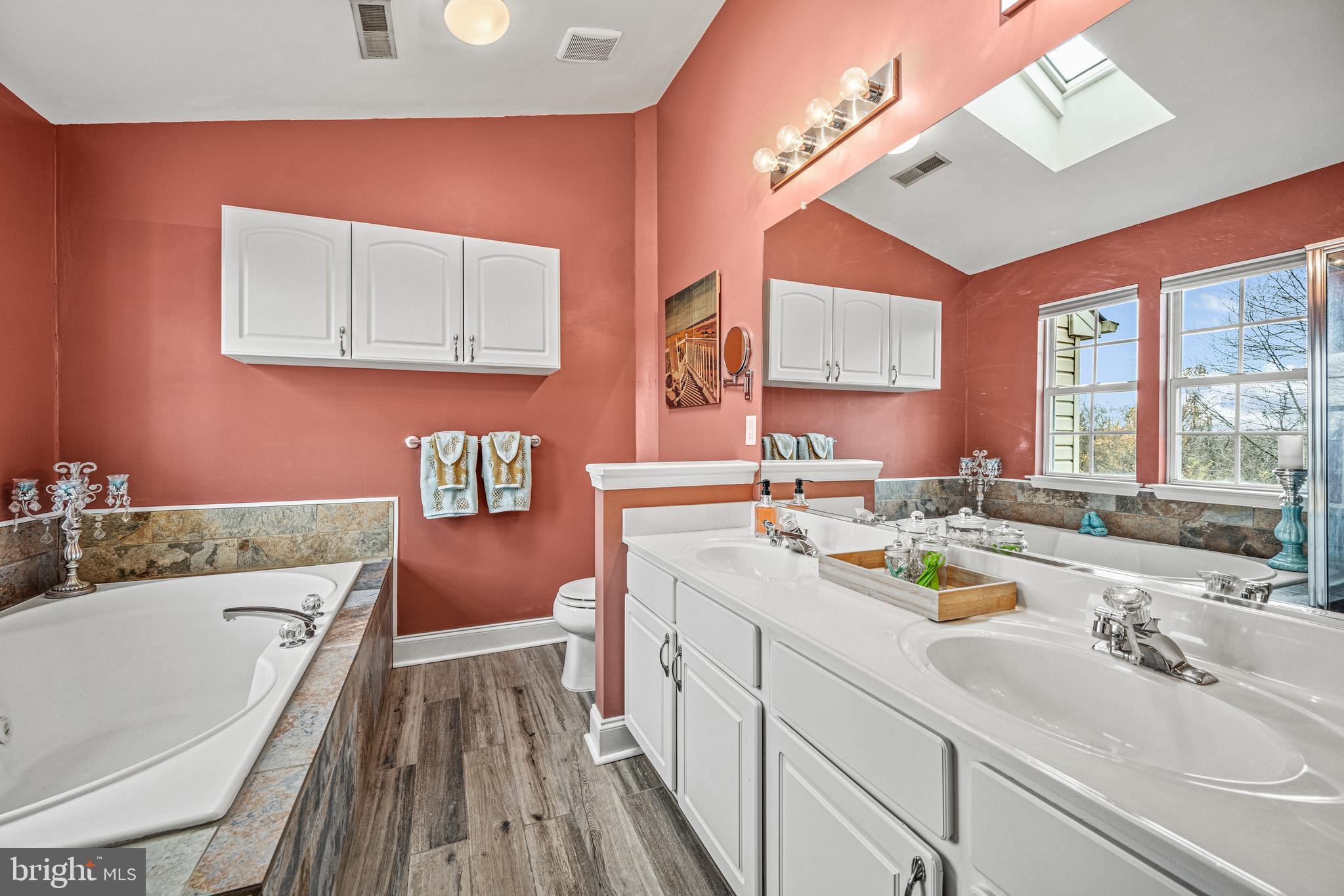 COLLEGE HILLS - Residential