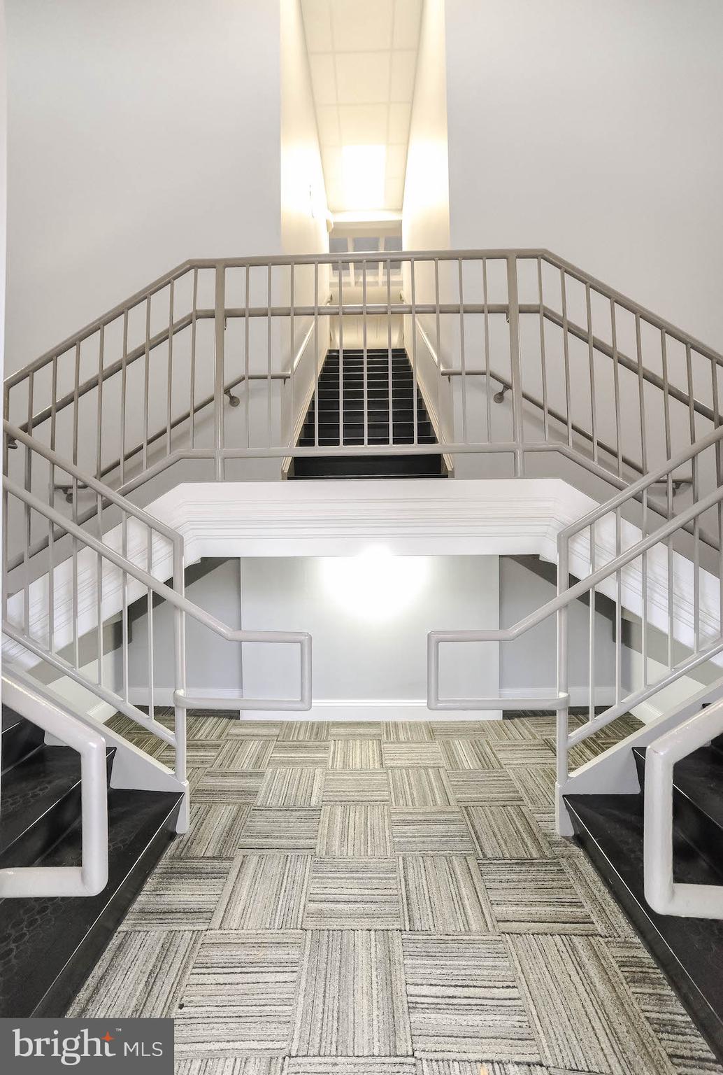 FOXWELL - Commercial Sale