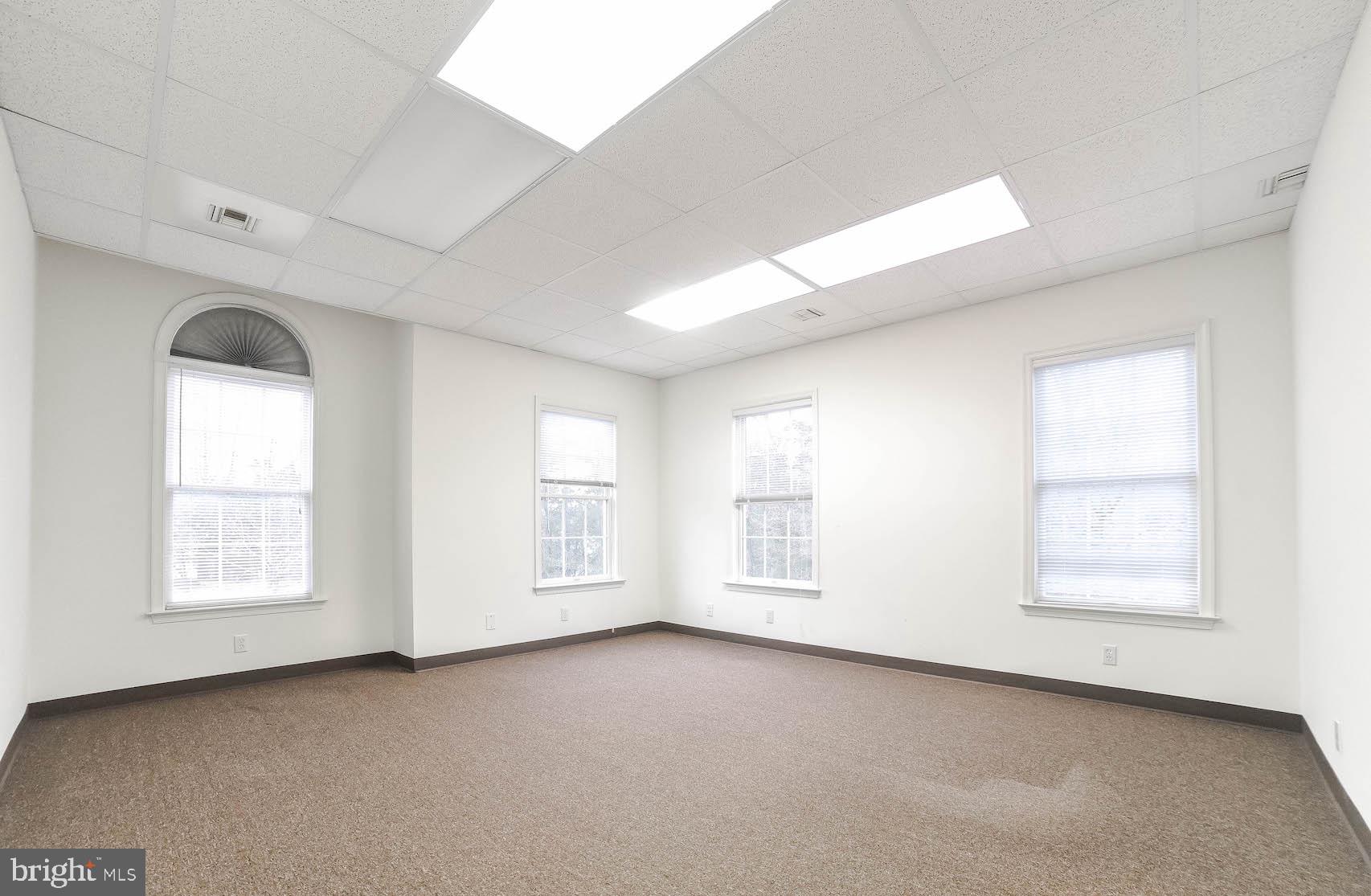 FOXWELL - Commercial Sale