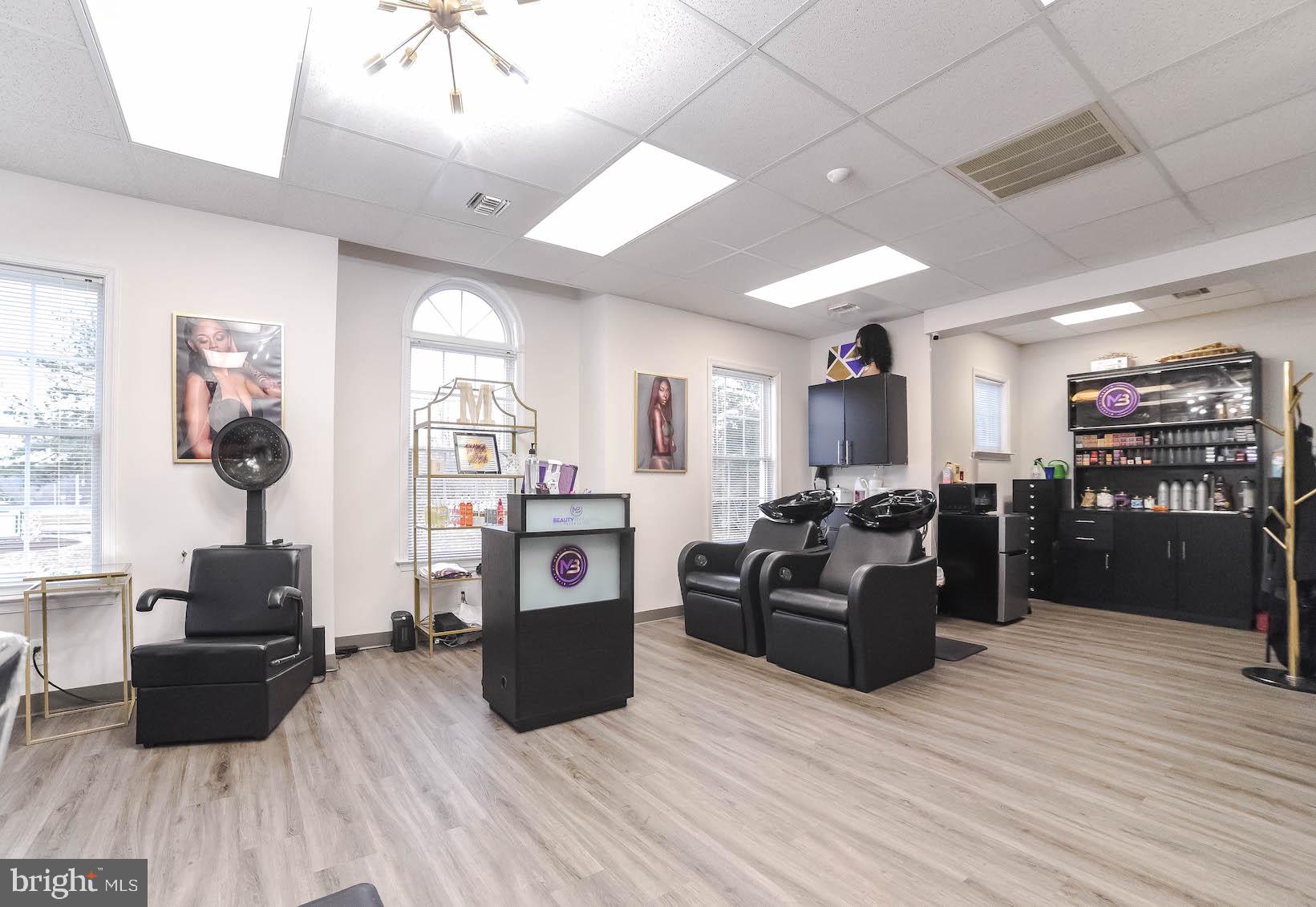 FOXWELL - Commercial Sale