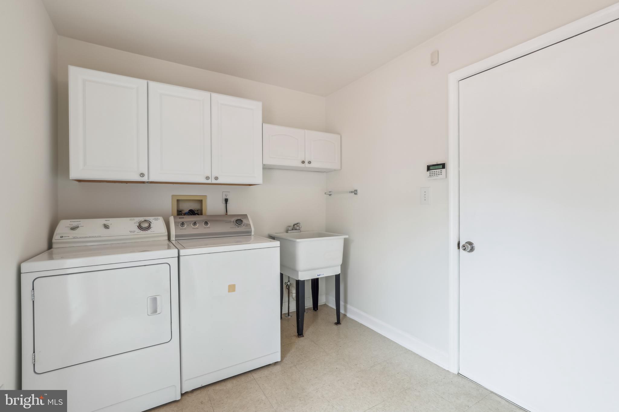 PT ROCKVILLE OUT RES 3 - Residential