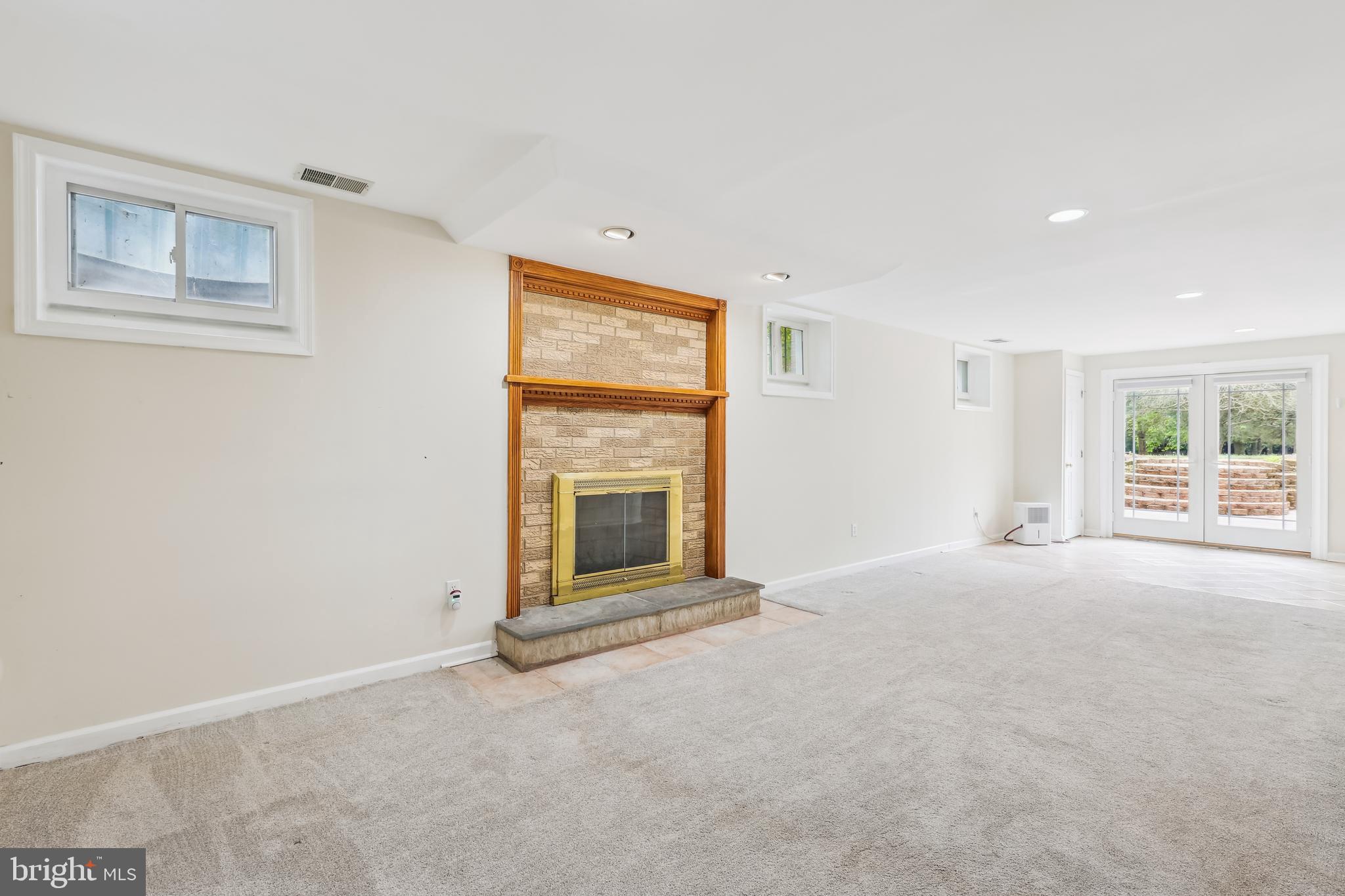 PT ROCKVILLE OUT RES 3 - Residential