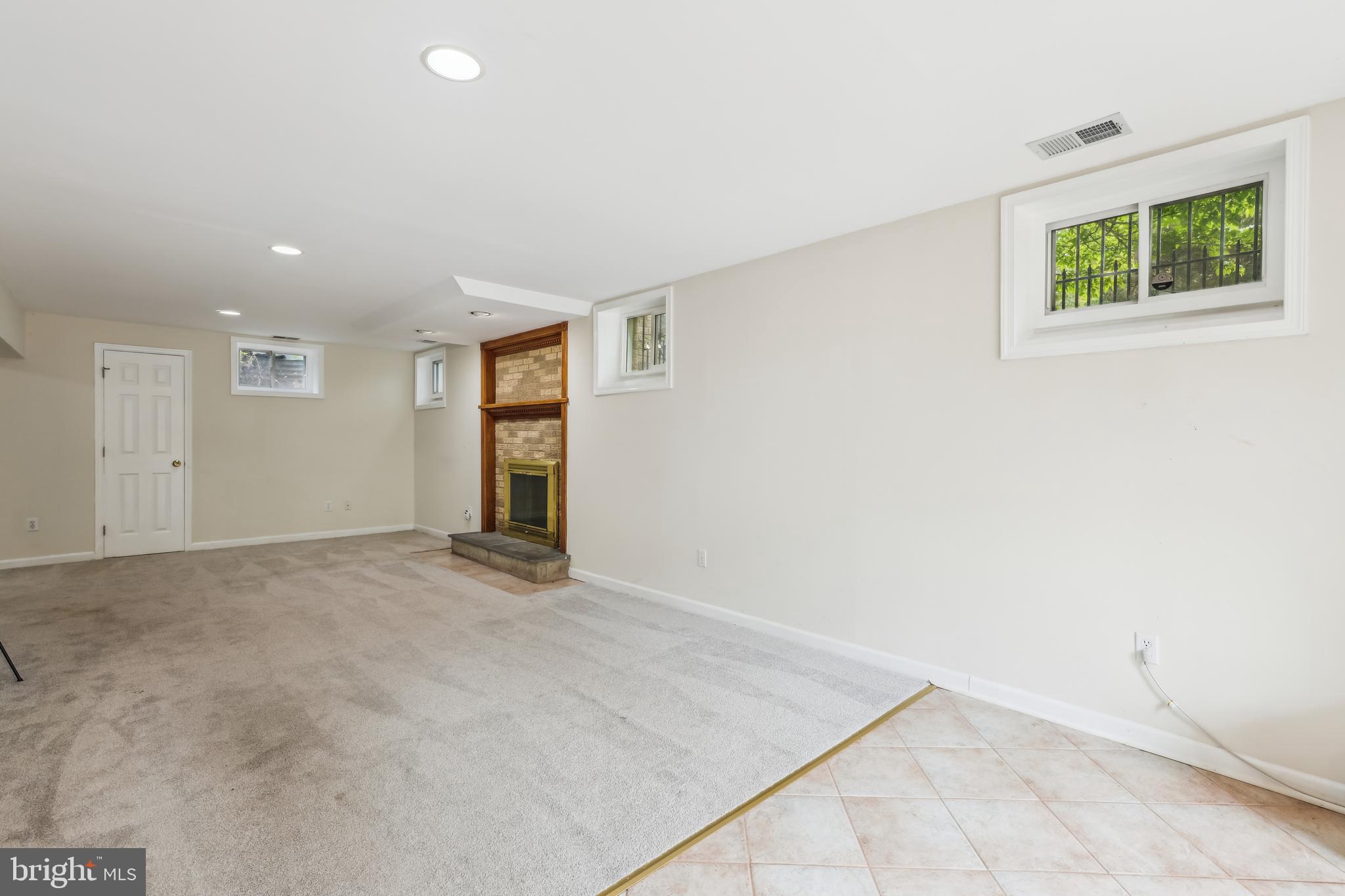 PT ROCKVILLE OUT RES 3 - Residential