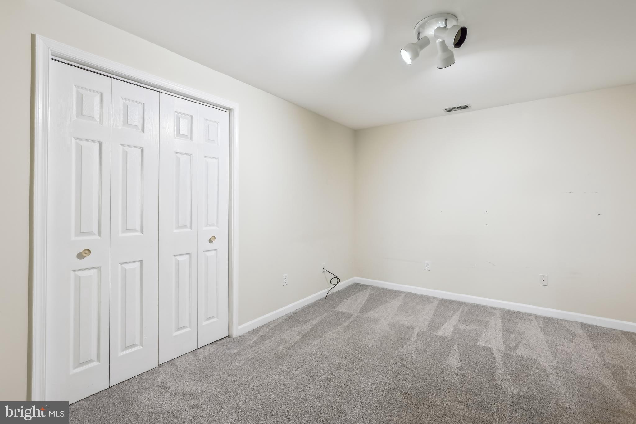 PT ROCKVILLE OUT RES 3 - Residential