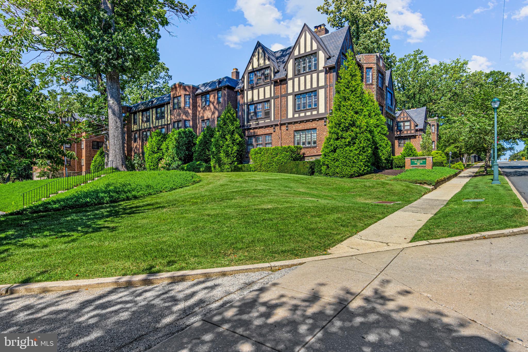 YORKLYNNE MANOR - Residential Lease