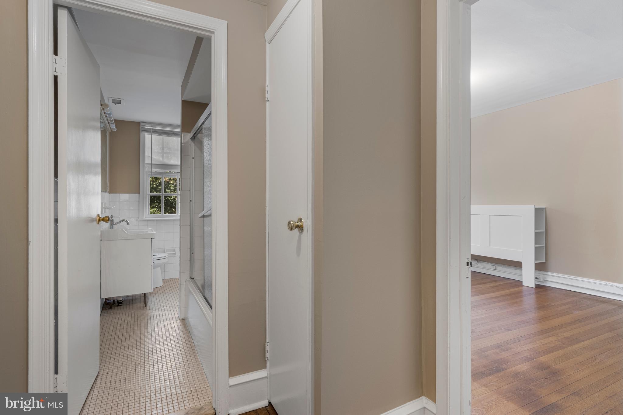 YORKLYNNE MANOR - Residential Lease