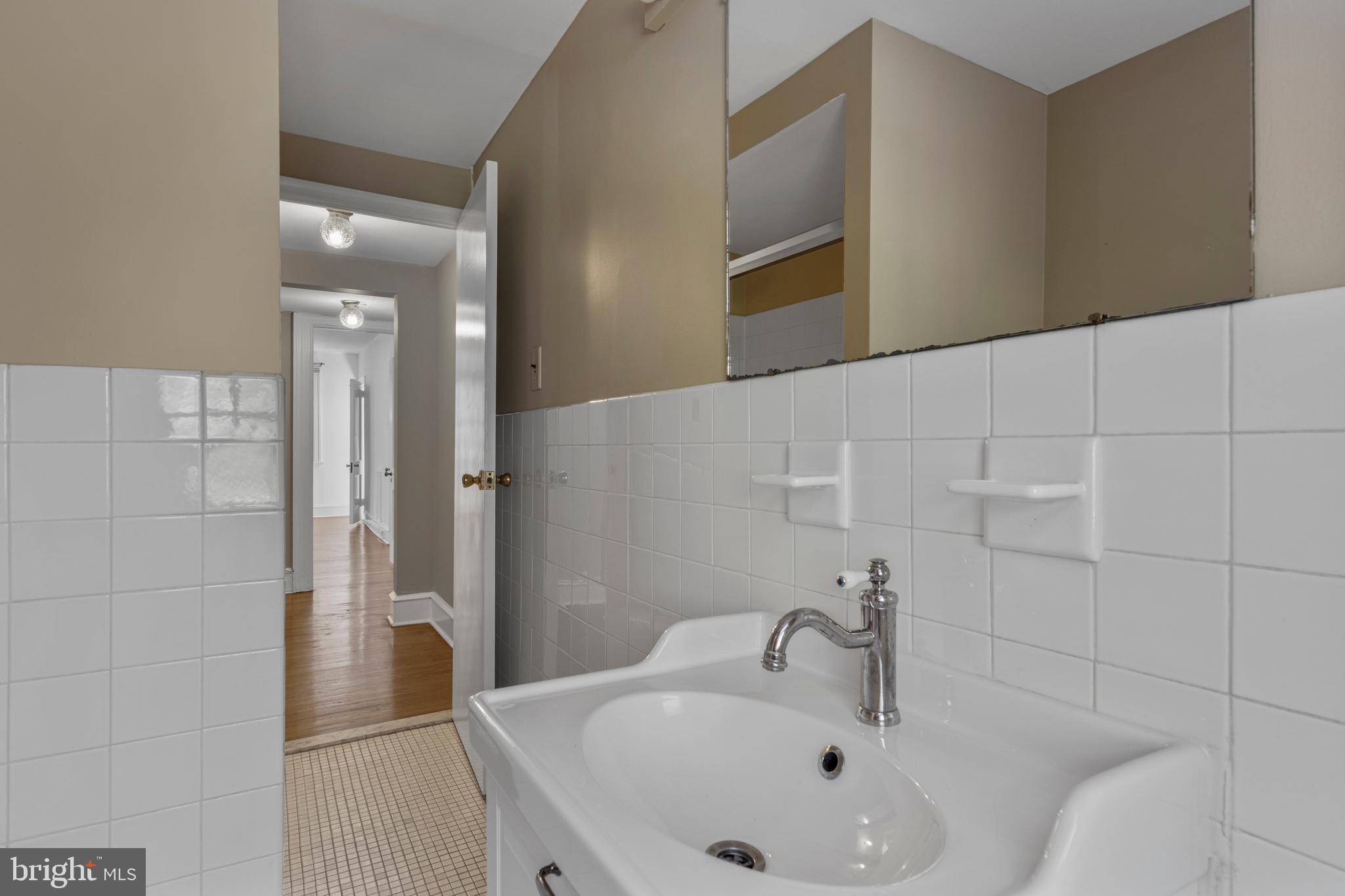 YORKLYNNE MANOR - Residential Lease