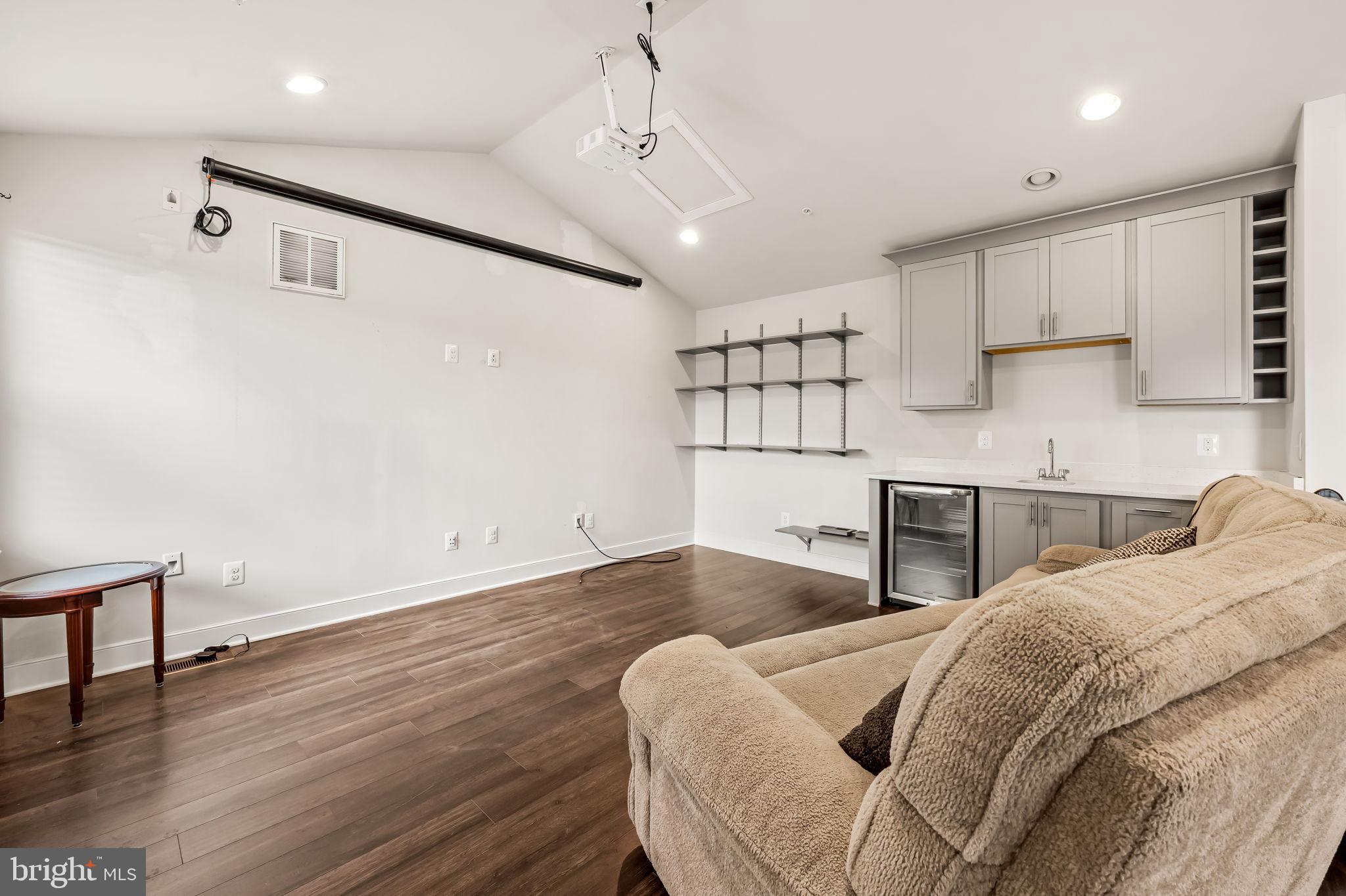 CLARKSBURG SQUARE - Residential