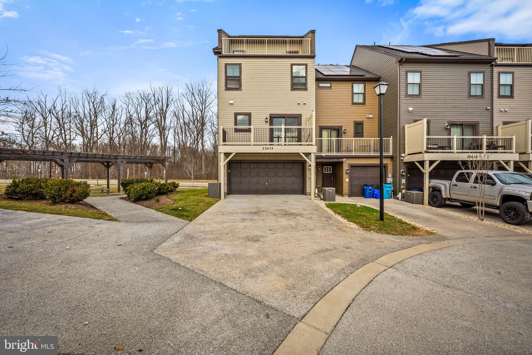 CLARKSBURG SQUARE - Residential