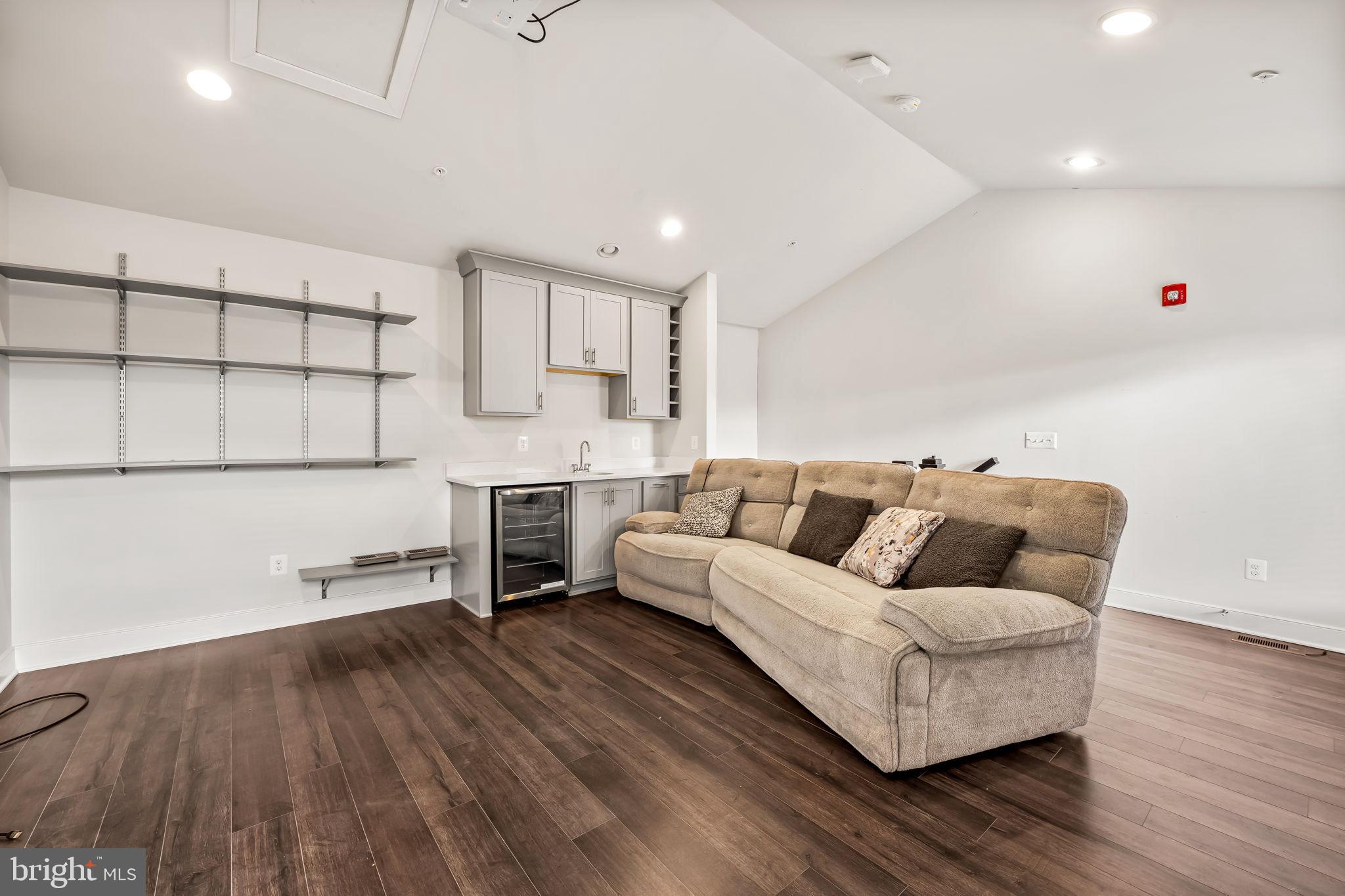 CLARKSBURG SQUARE - Residential