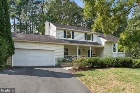 Photo of 8510 Howell Road, BETHESDA, MD 20817 (MLS # MDMC2196898)