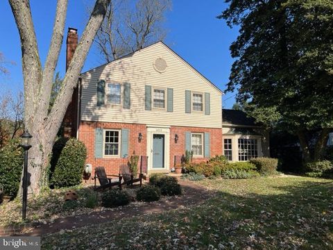 Photo of 6015 Woodacres Drive, Bethesda, MD 20816 (MLS # MDMC2112996)