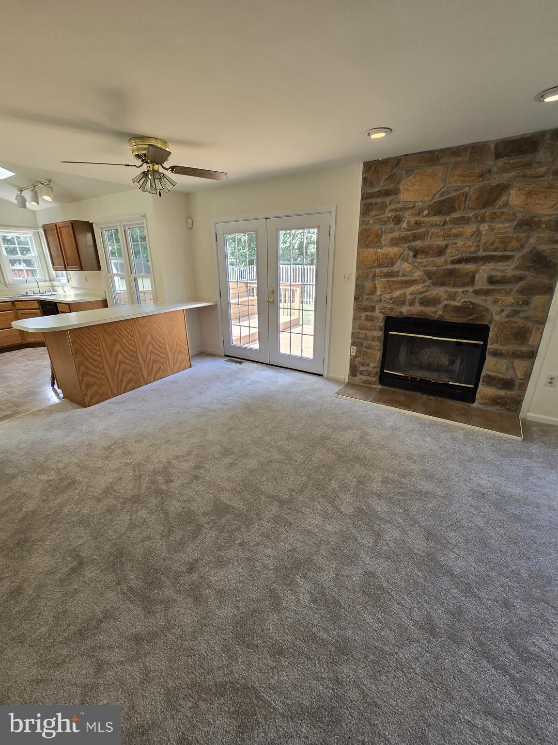 DORCHESTER - ST. CHARLES - Residential Lease