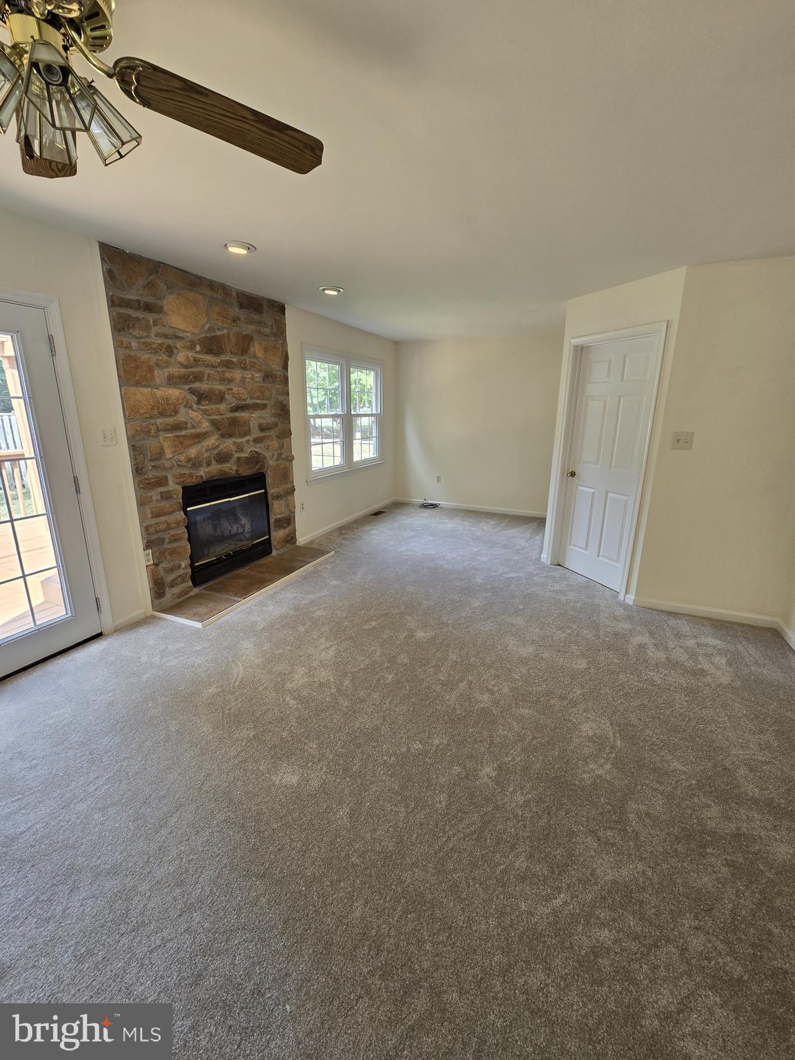 DORCHESTER - ST. CHARLES - Residential Lease