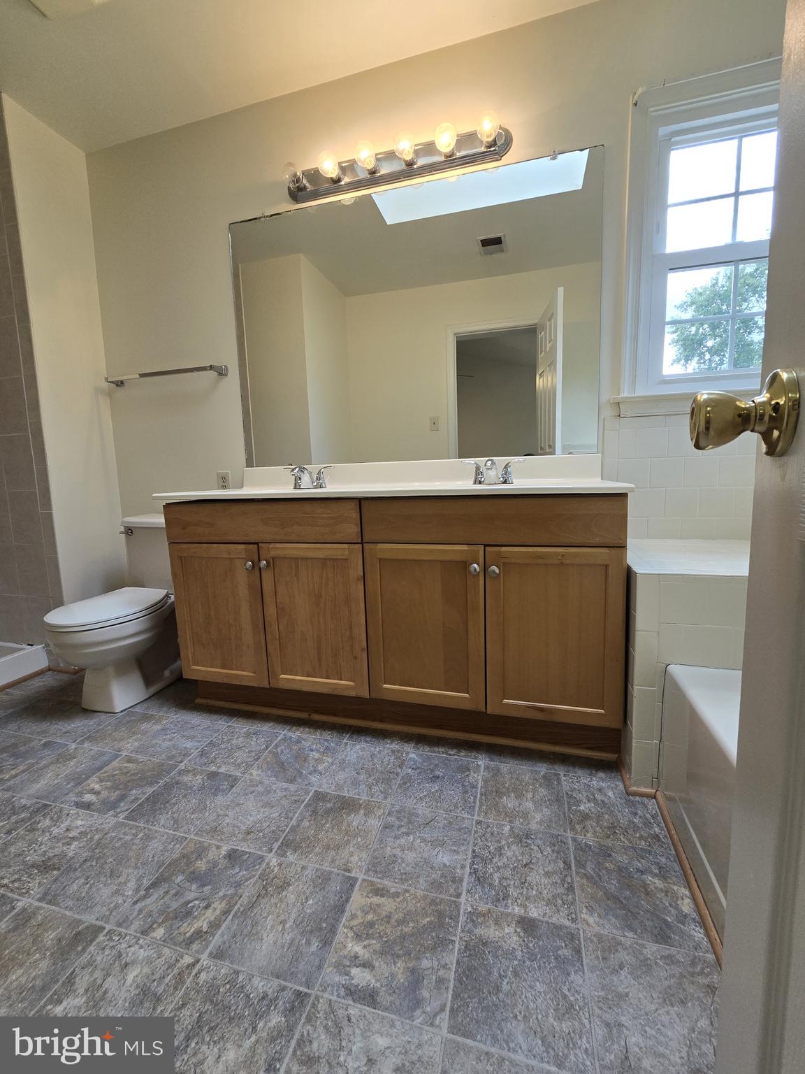 DORCHESTER - ST. CHARLES - Residential Lease