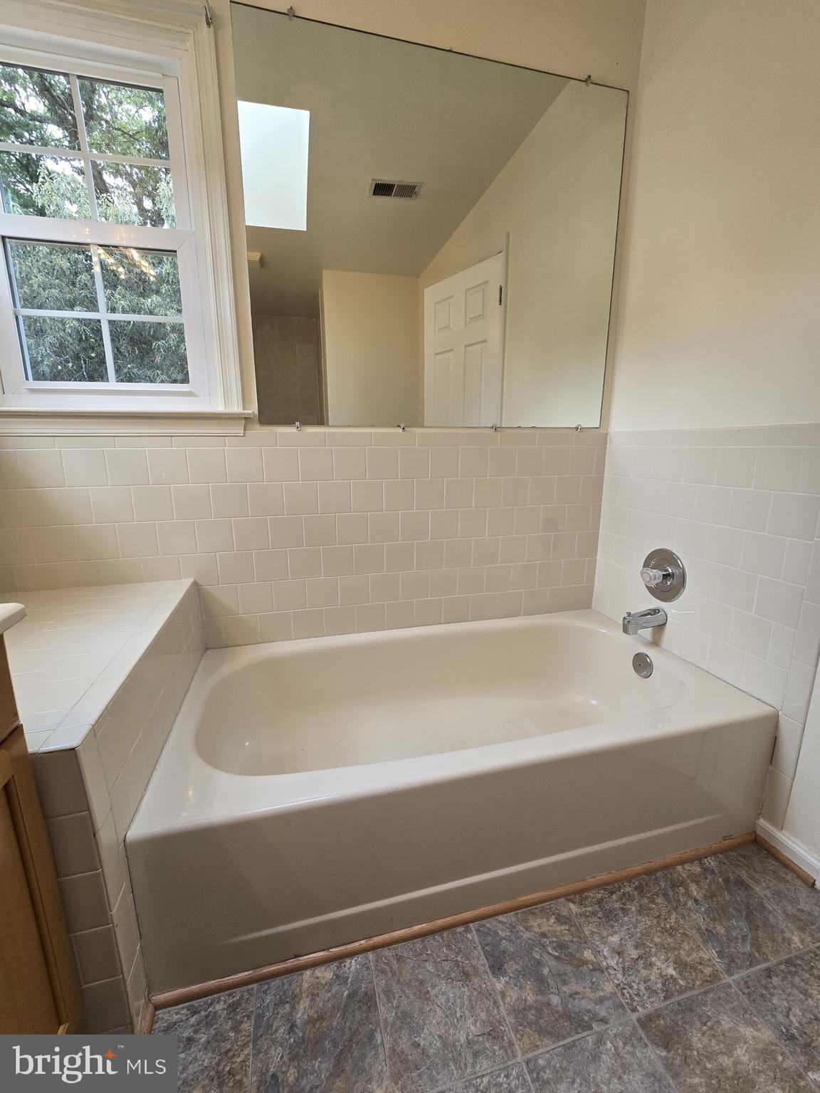 DORCHESTER - ST. CHARLES - Residential Lease