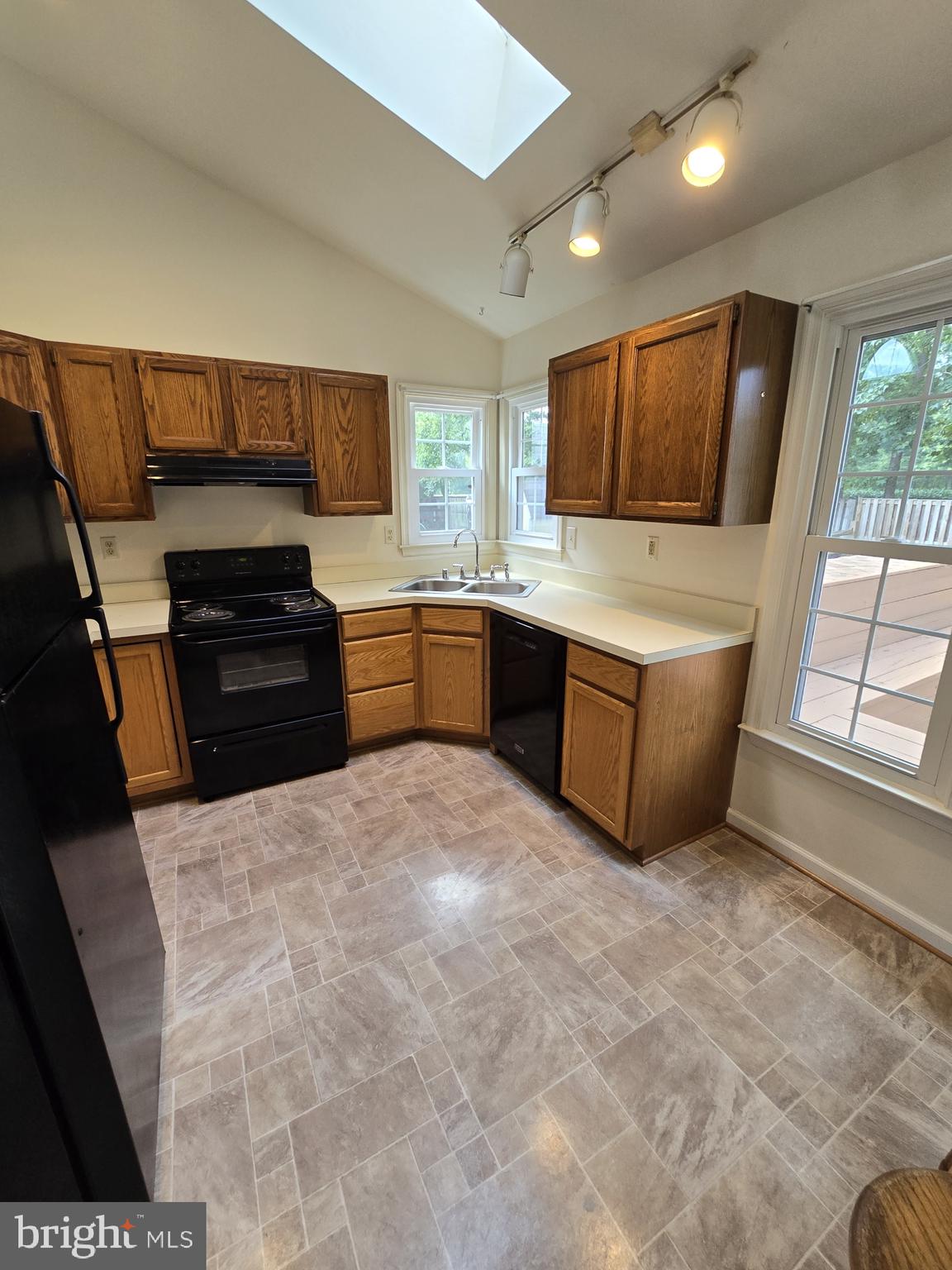 DORCHESTER - ST. CHARLES - Residential Lease