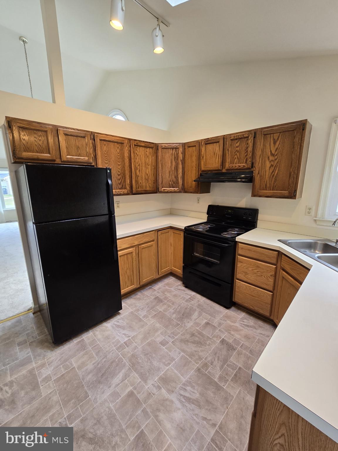 DORCHESTER - ST. CHARLES - Residential Lease