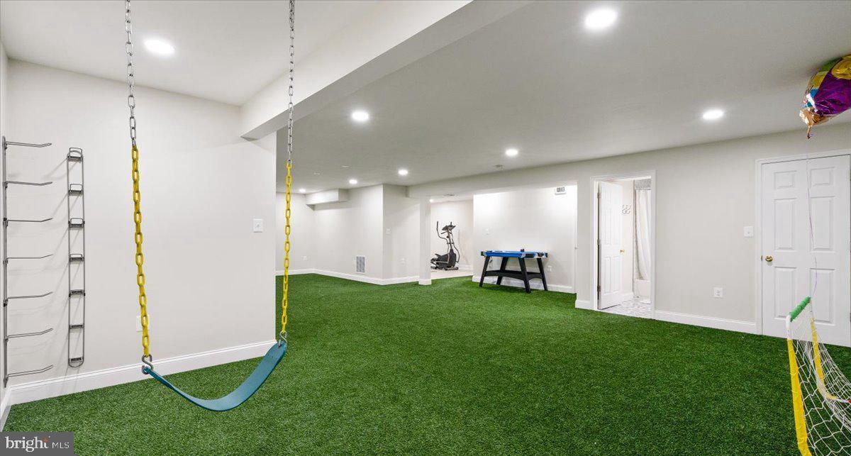 SAYBROOKE - Residential Lease