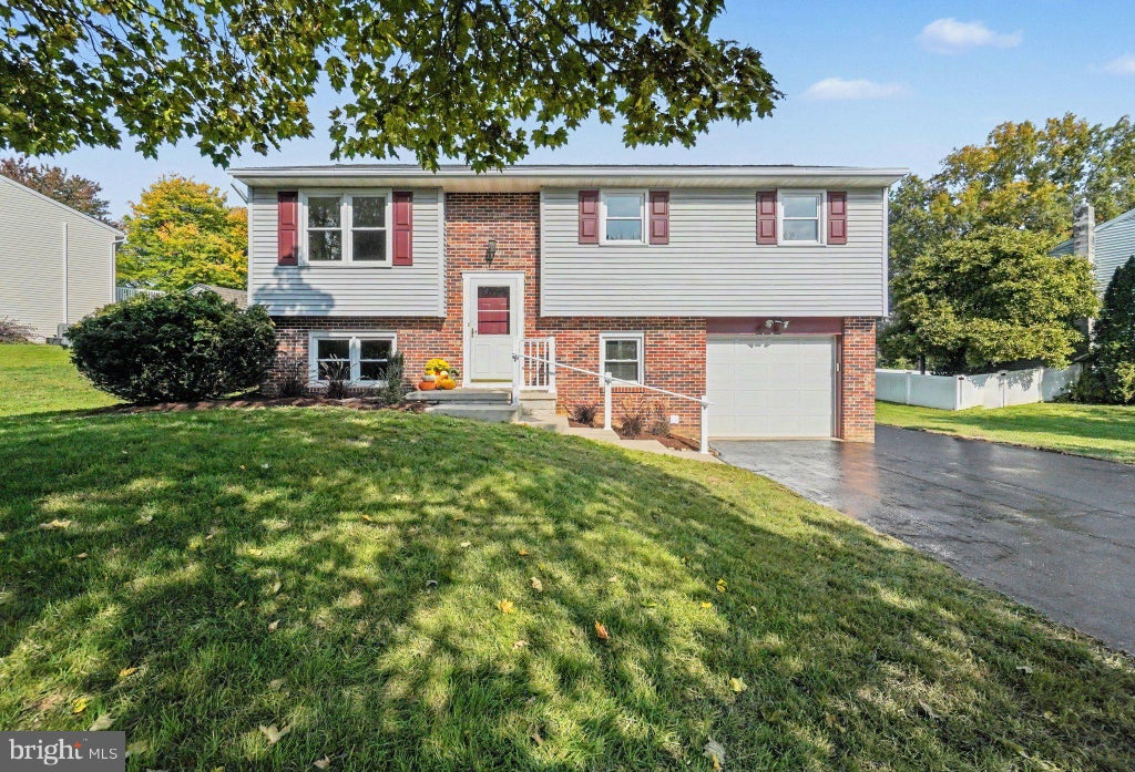 Photo of 15 Wolf Circle, EPHRATA, PA 17522 (MLS # PALA2098124)