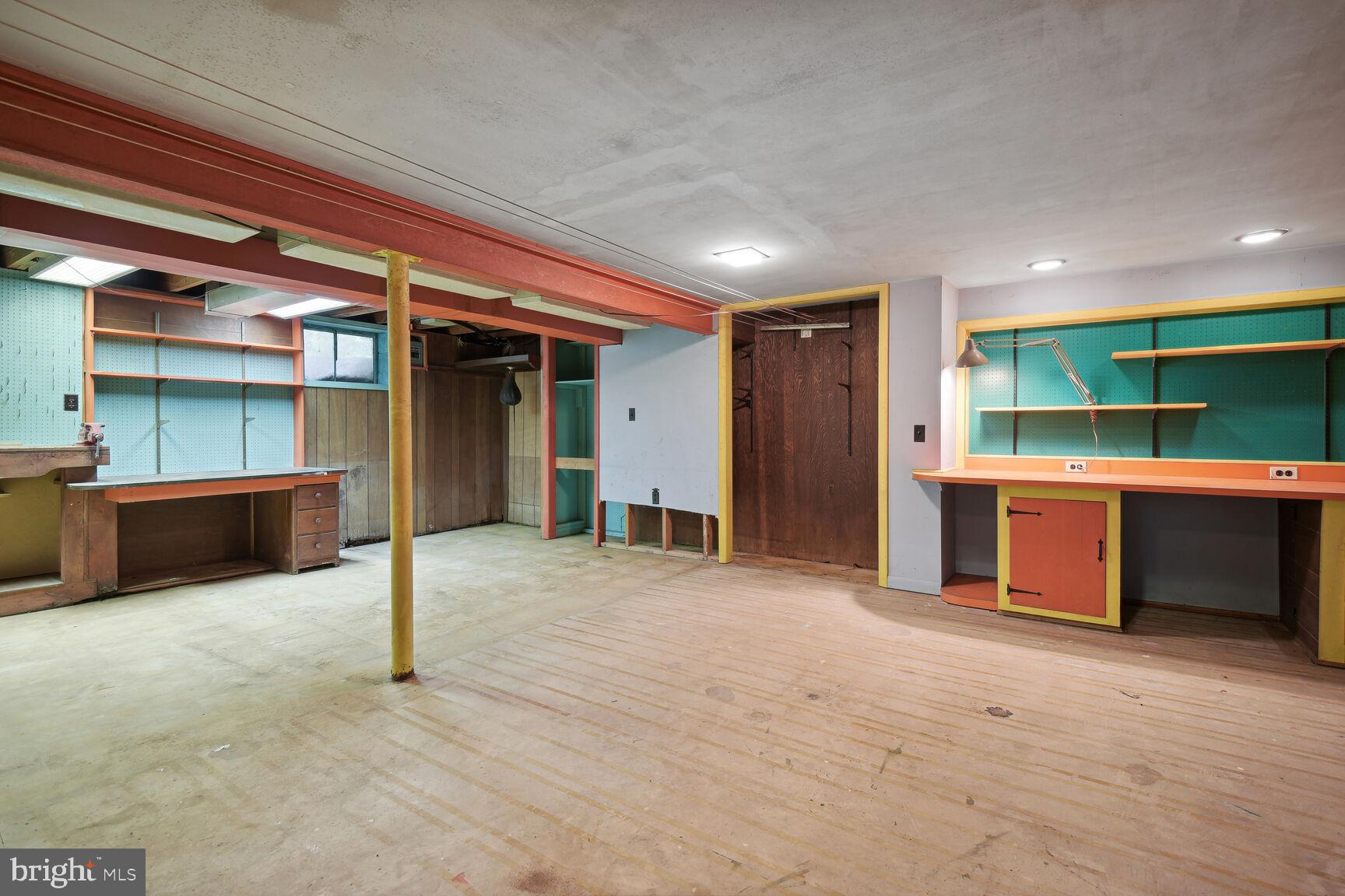 ROCK CREEK MANOR - Residential