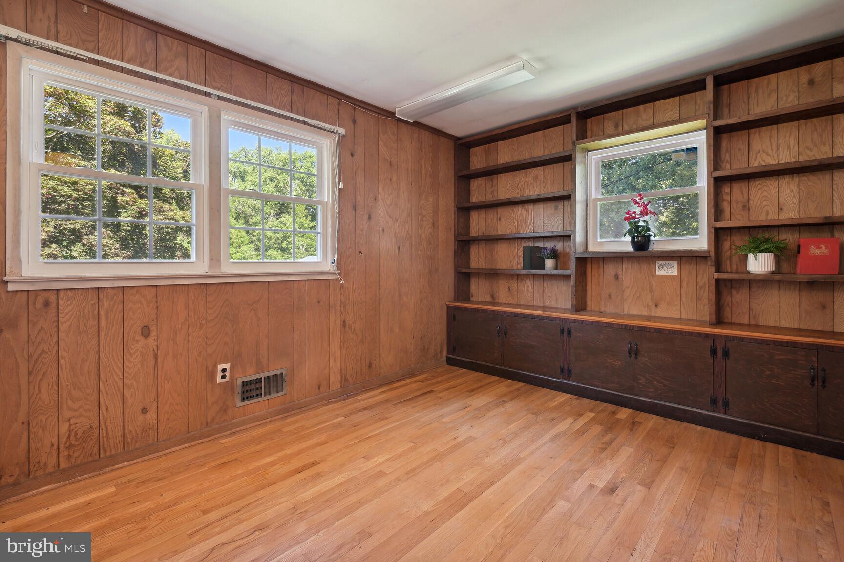 ROCK CREEK MANOR - Residential