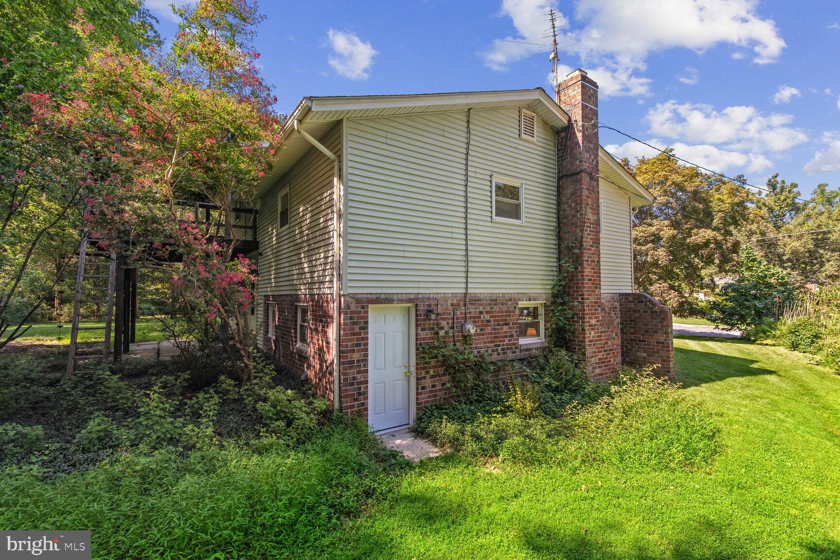 ROCK CREEK MANOR - Residential