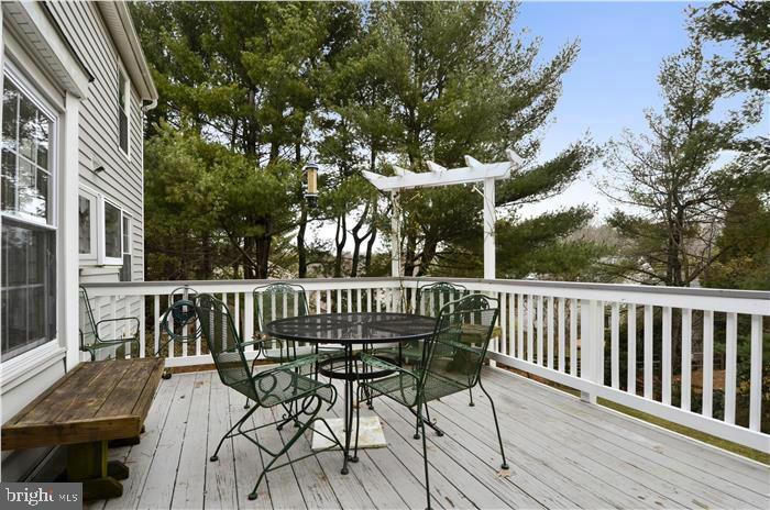 DERWOOD STATION - Residential Lease