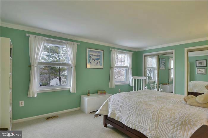 DERWOOD STATION - Residential Lease