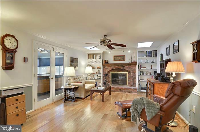 DERWOOD STATION - Residential Lease