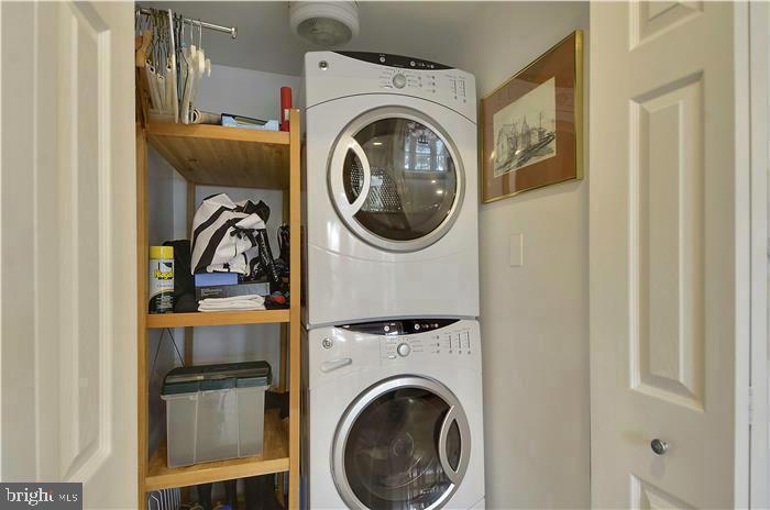 DERWOOD STATION - Residential Lease