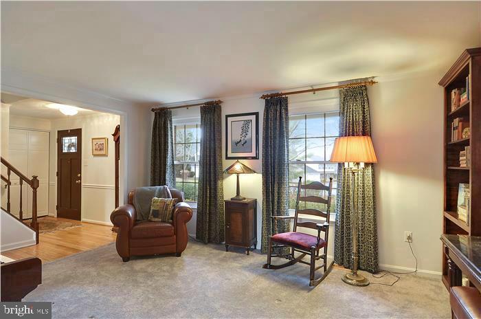 DERWOOD STATION - Residential Lease