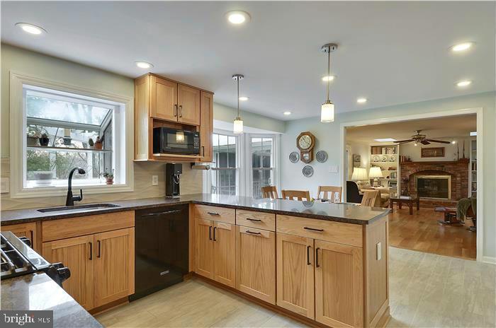 DERWOOD STATION - Residential Lease