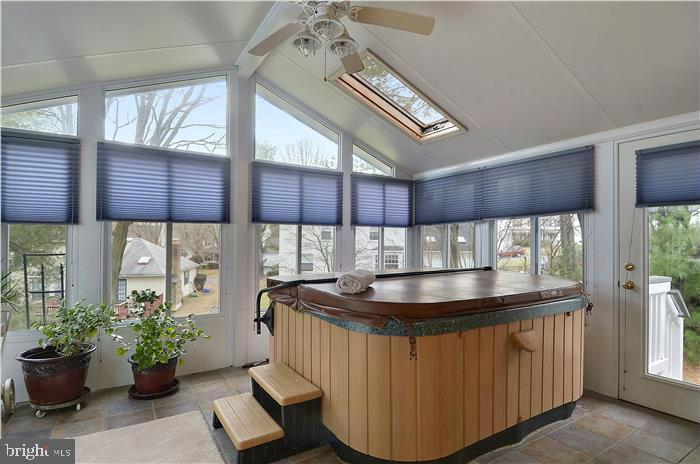 DERWOOD STATION - Residential Lease