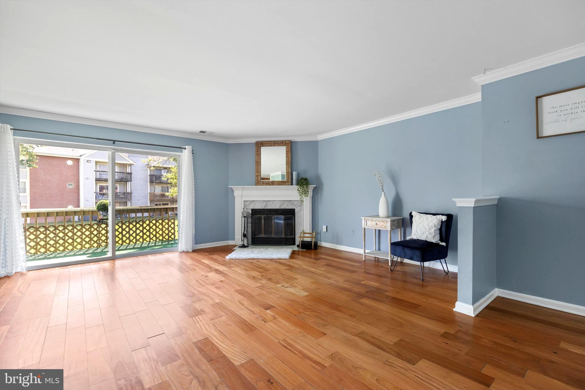 CROMWELL FOUNTAIN - Residential