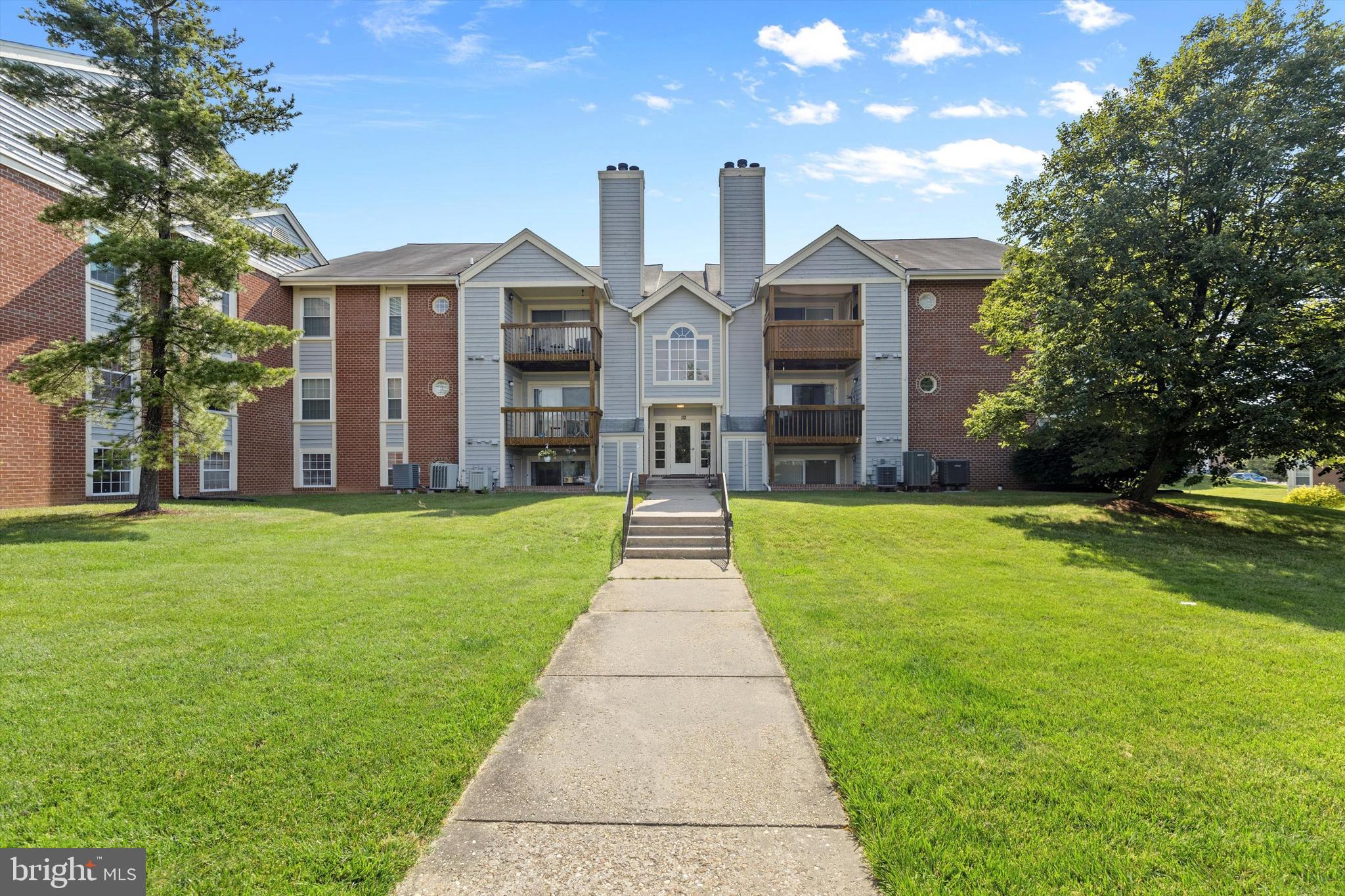 CROMWELL FOUNTAIN - Residential