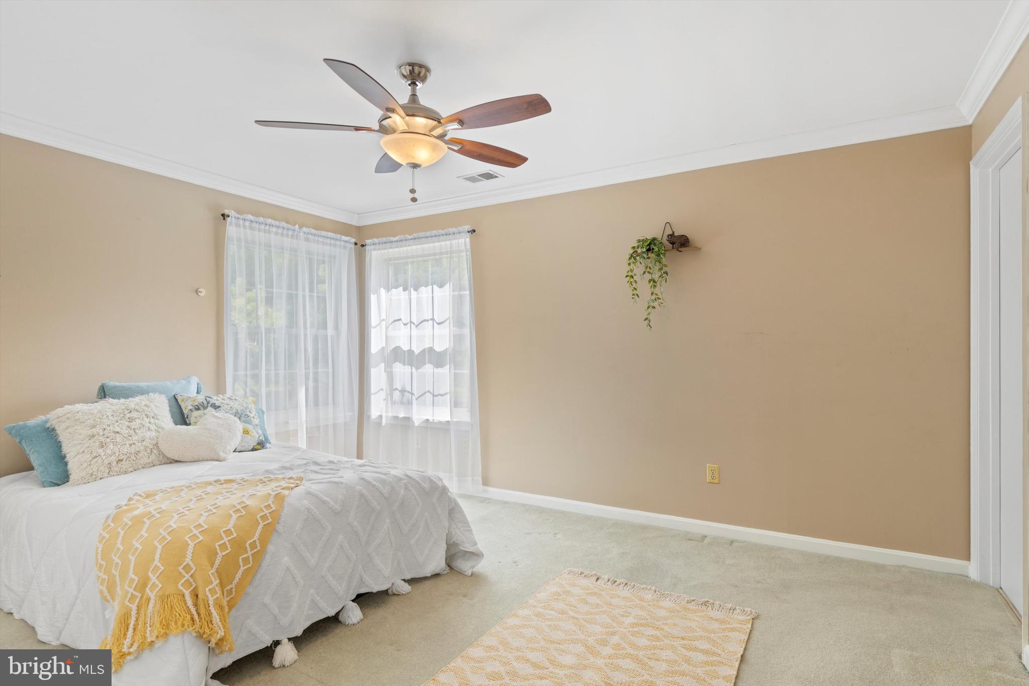 CROMWELL FOUNTAIN - Residential