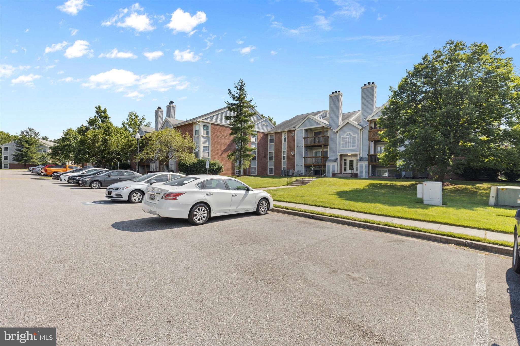 CROMWELL FOUNTAIN - Residential