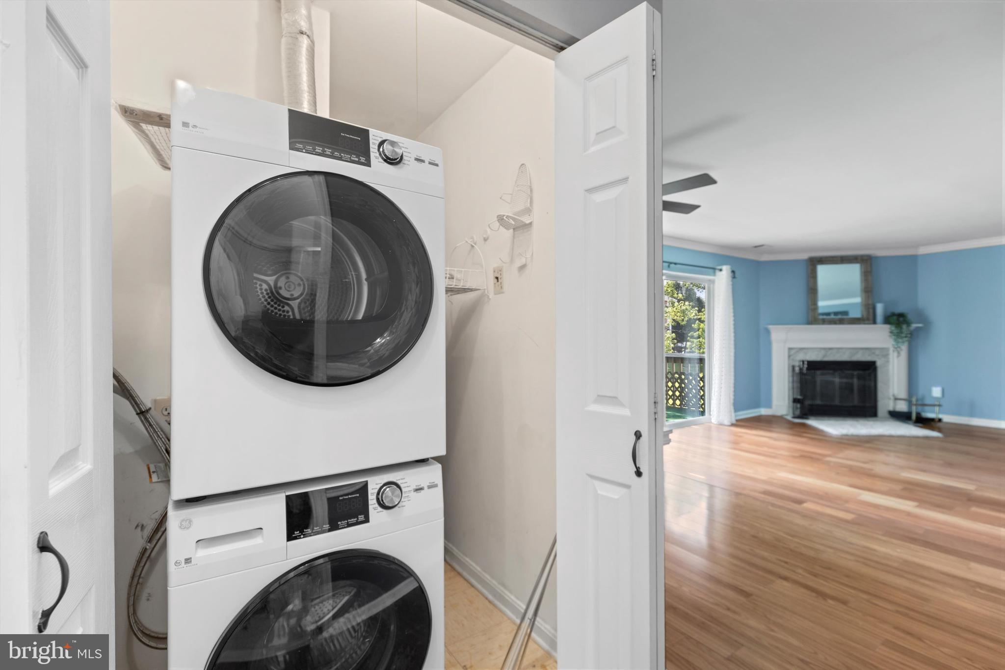 CROMWELL FOUNTAIN - Residential