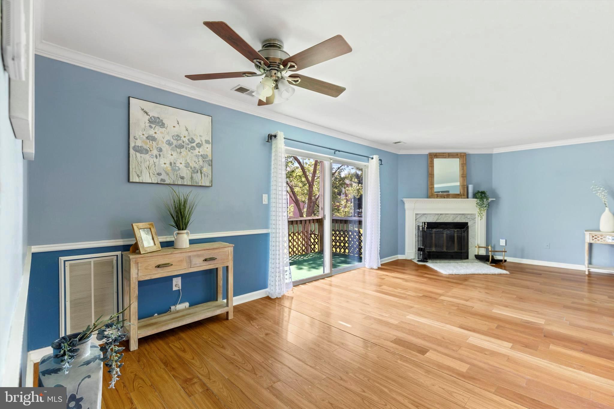 CROMWELL FOUNTAIN - Residential