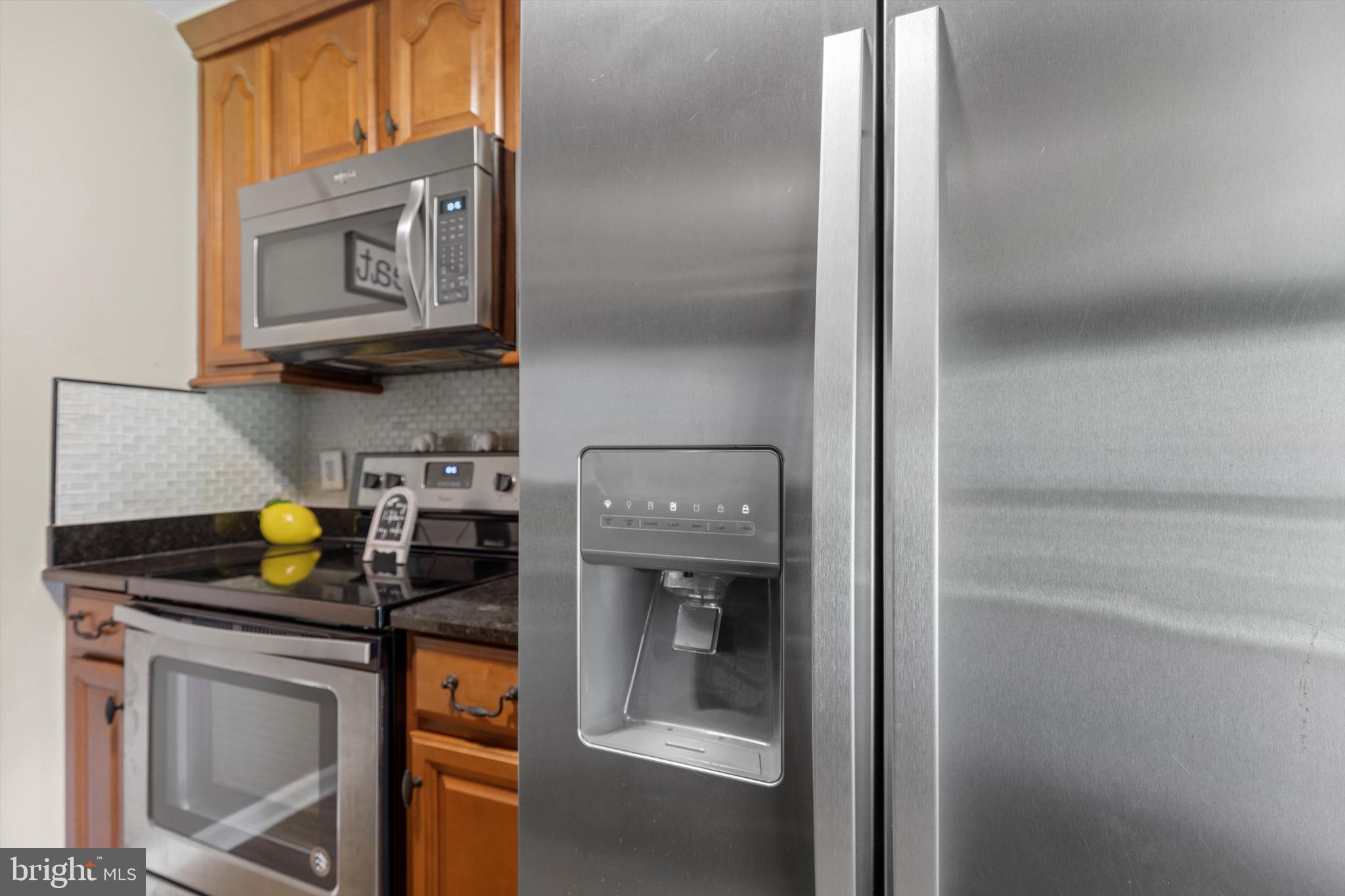 CROMWELL FOUNTAIN - Residential