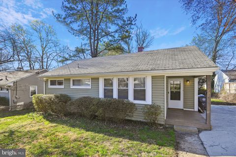 Photo of 1123 Parrish Drive, ROCKVILLE, MD 20851 (MLS # MDMC2220108)
