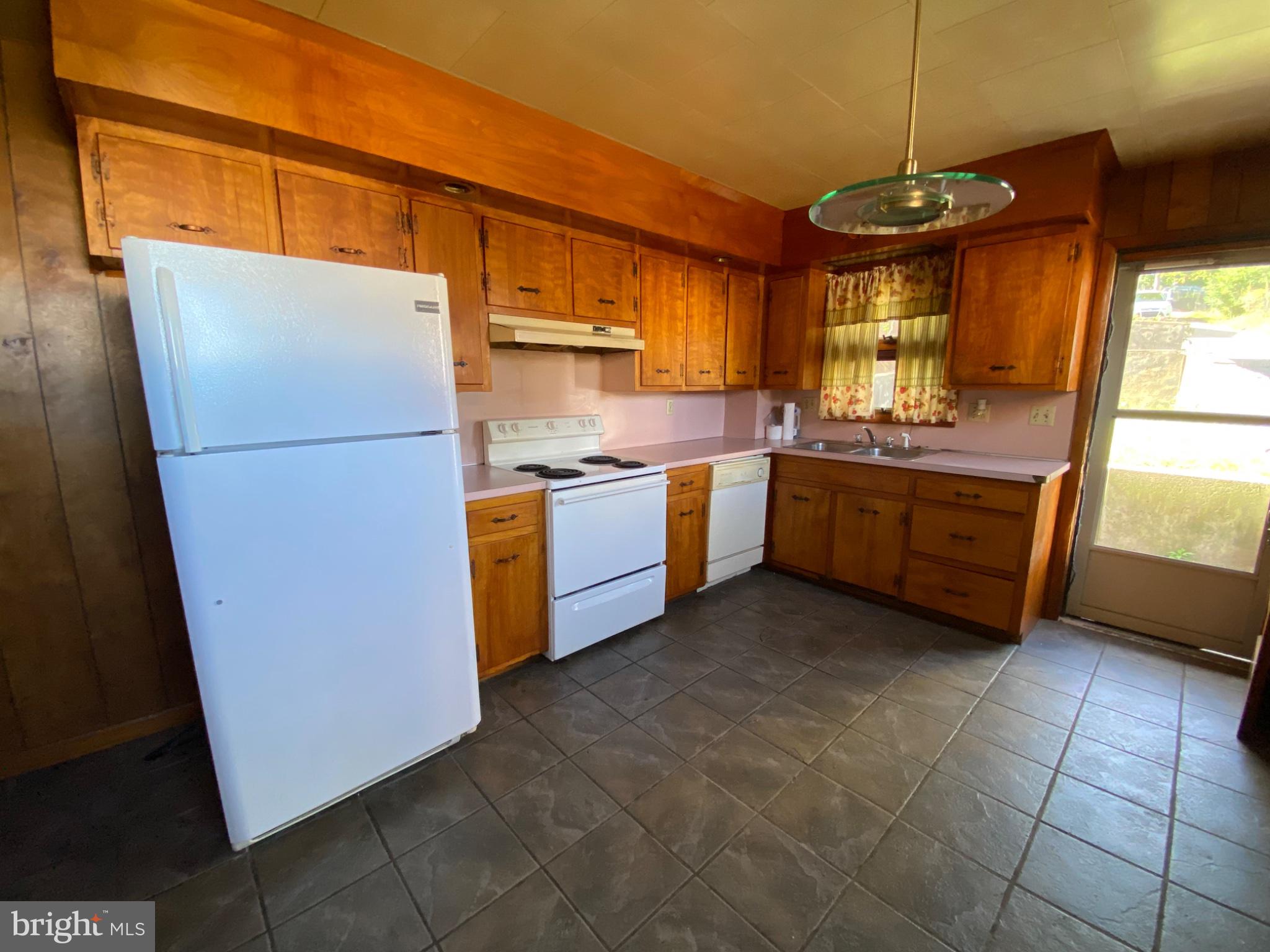 305 S 2ND STREET