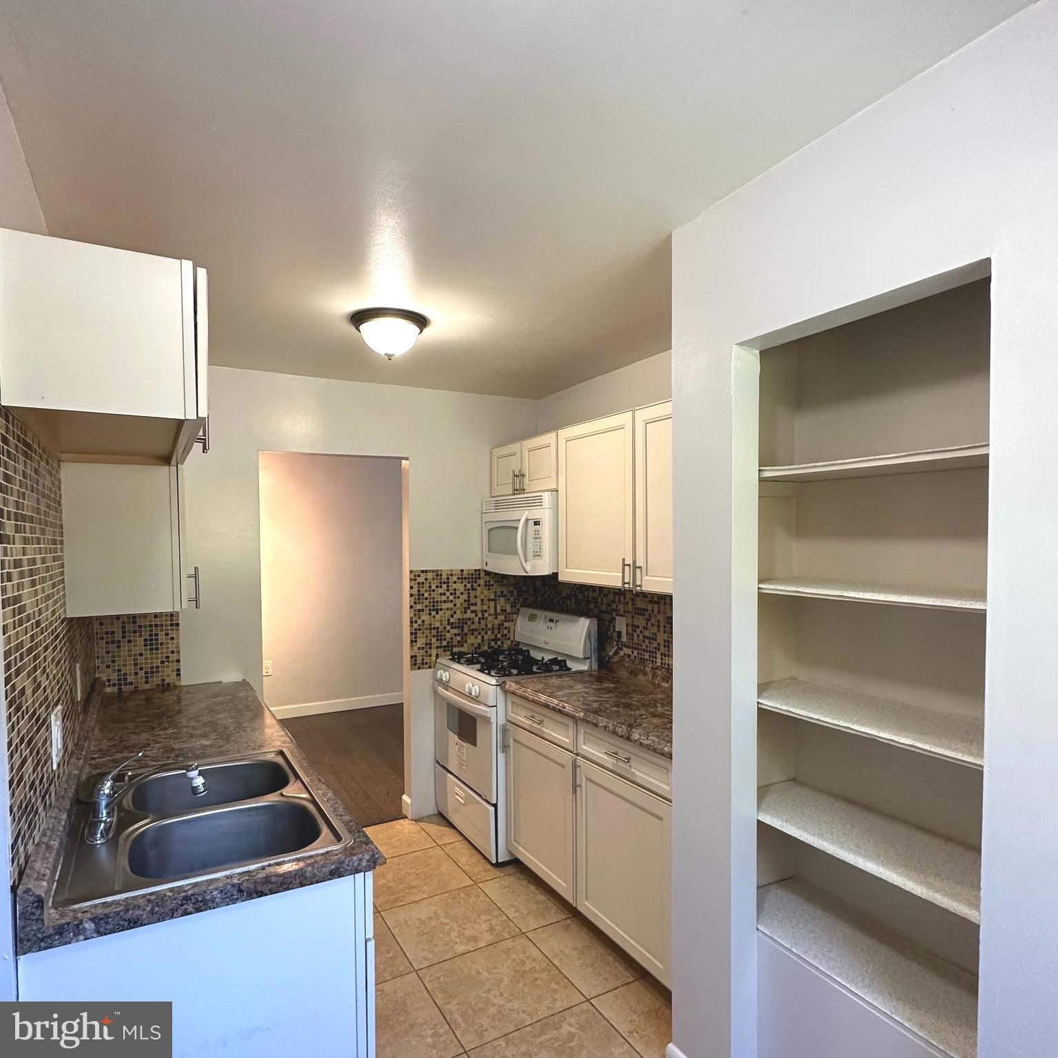 MAYFLOWER SQUARE - Residential Lease