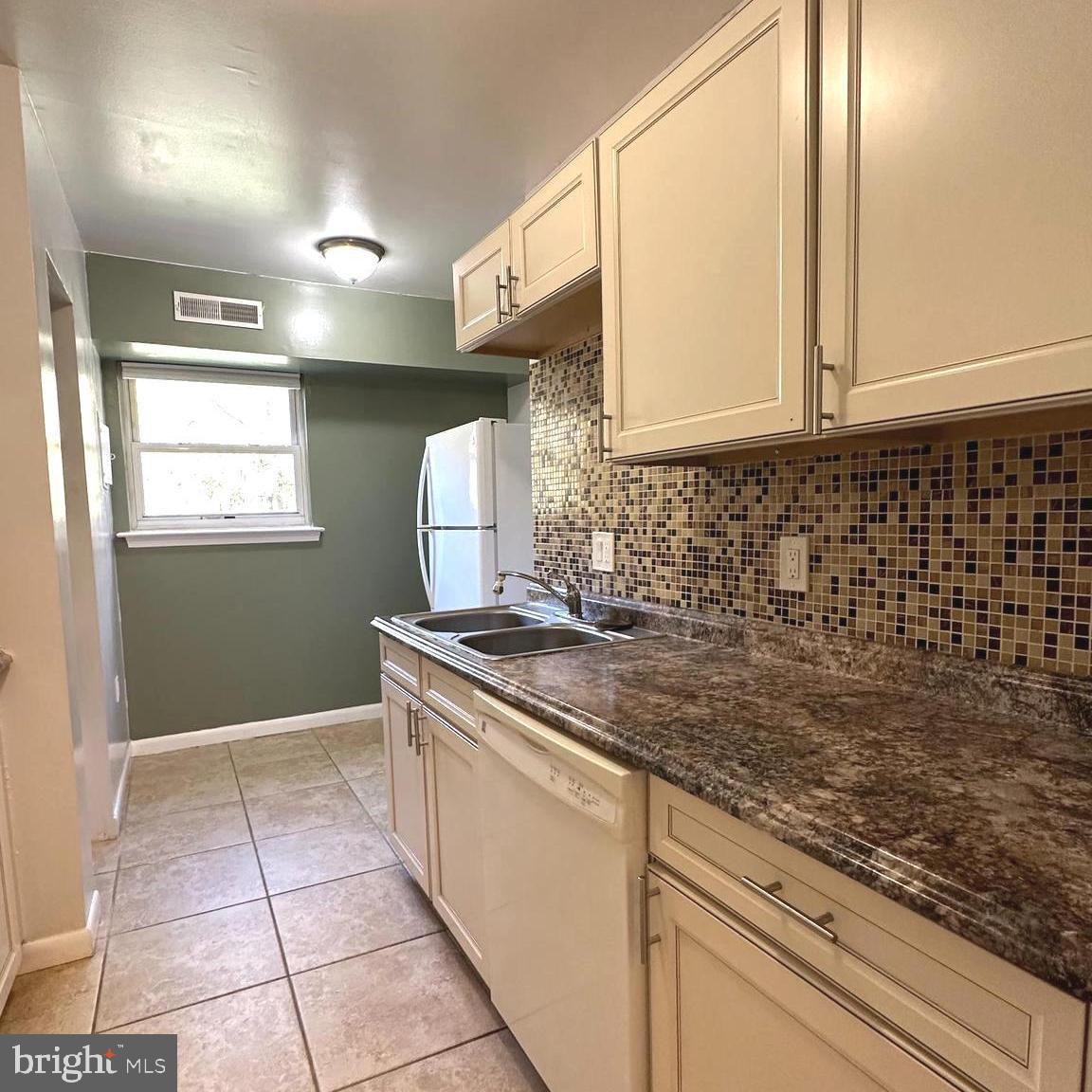 MAYFLOWER SQUARE - Residential Lease