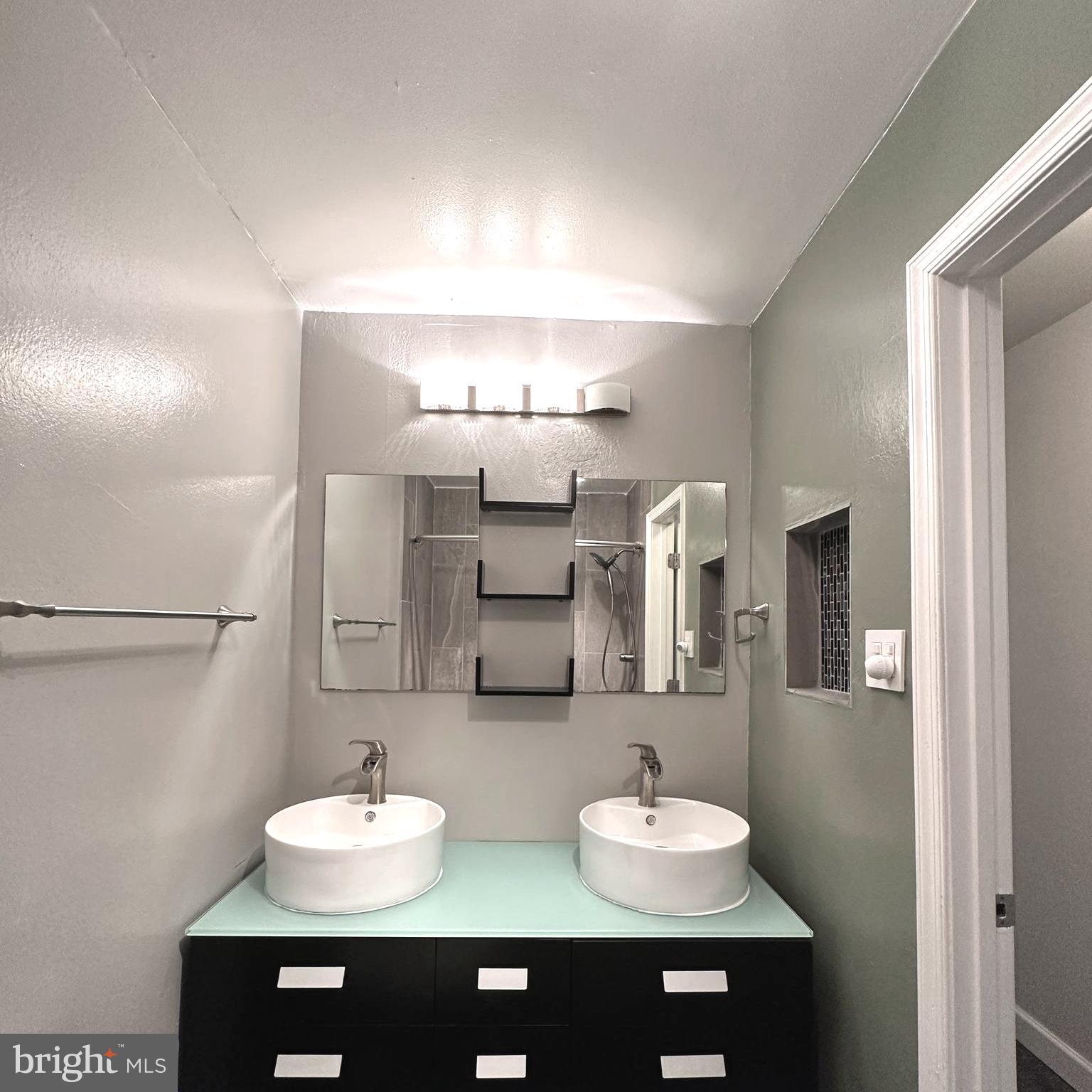 MAYFLOWER SQUARE - Residential Lease