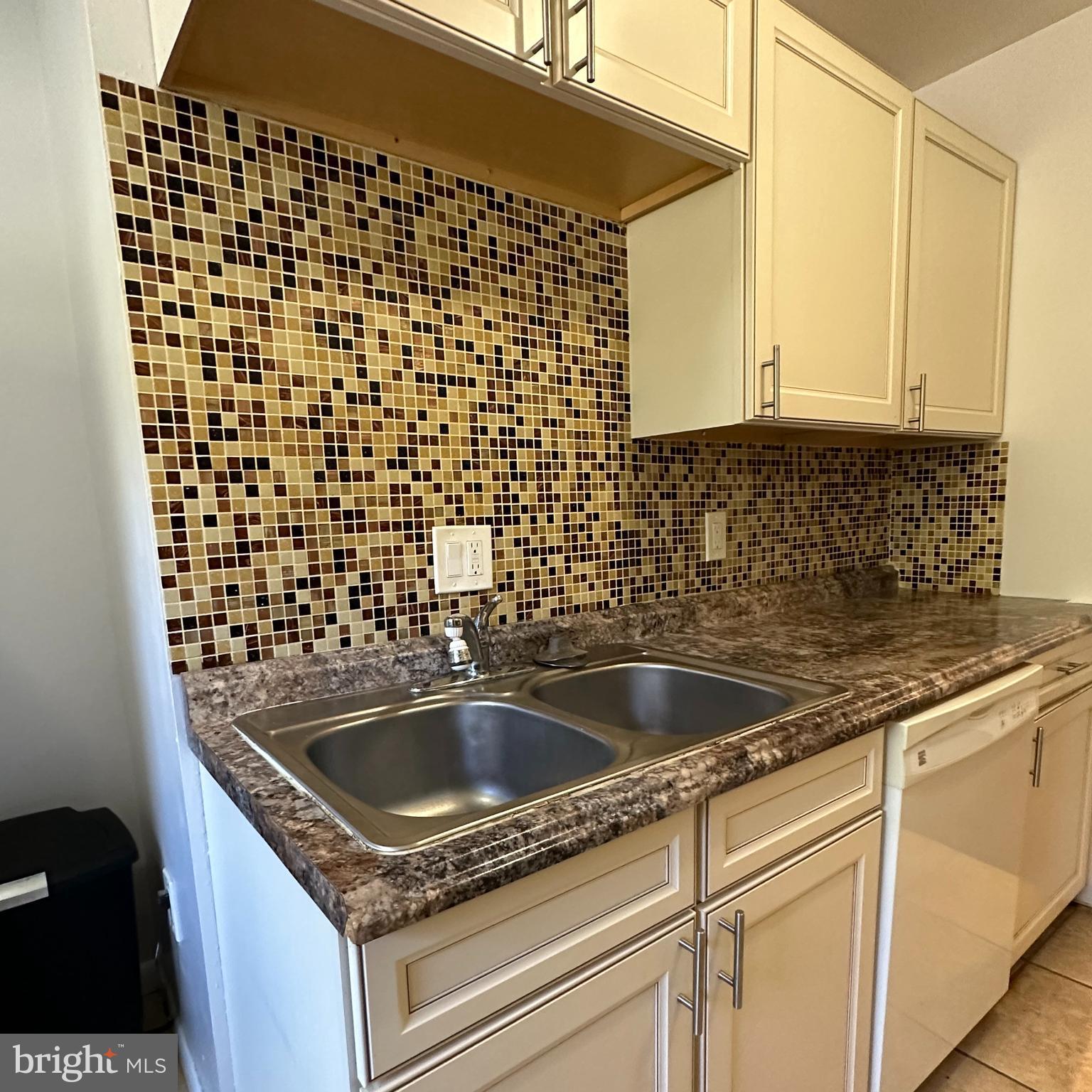 MAYFLOWER SQUARE - Residential Lease