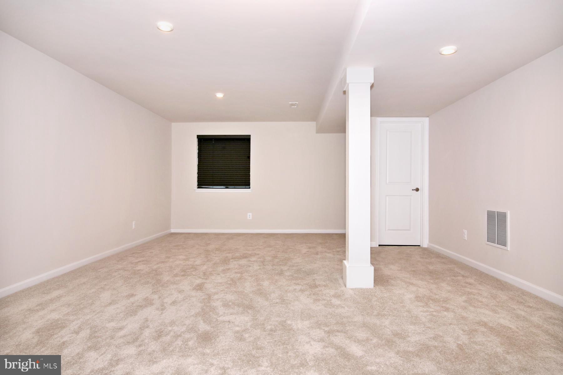 STRAY WINDS FARM - Residential