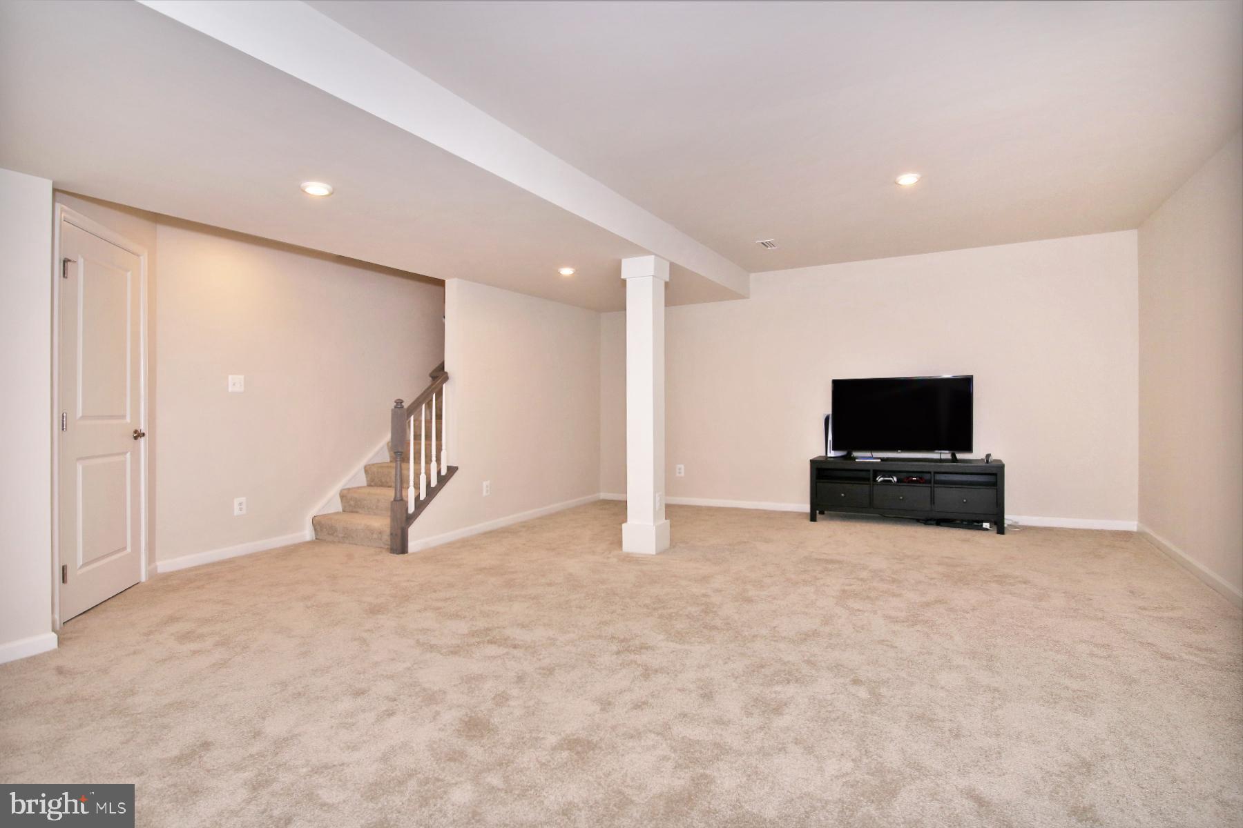 STRAY WINDS FARM - Residential